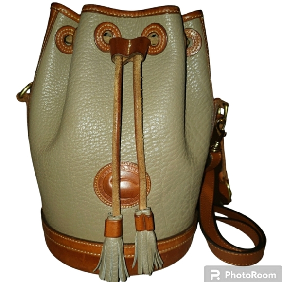 Dooney & Bourke Handbags - Vintage Dooney & Bourke Green Leather Bucket Bag EUC